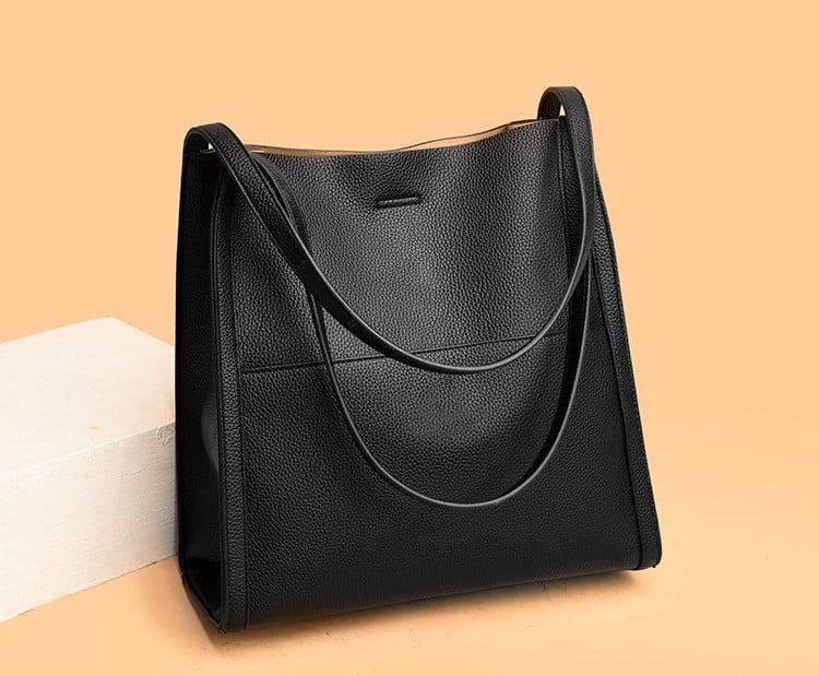 Corinne™ - Spacious leather shoulder bag