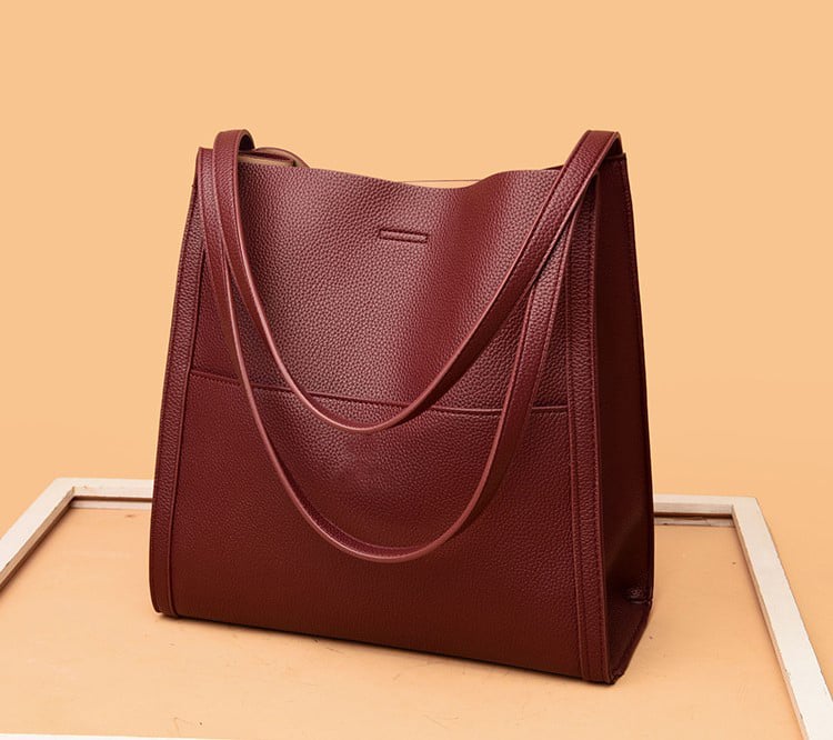Corinne™ - Spacious leather shoulder bag