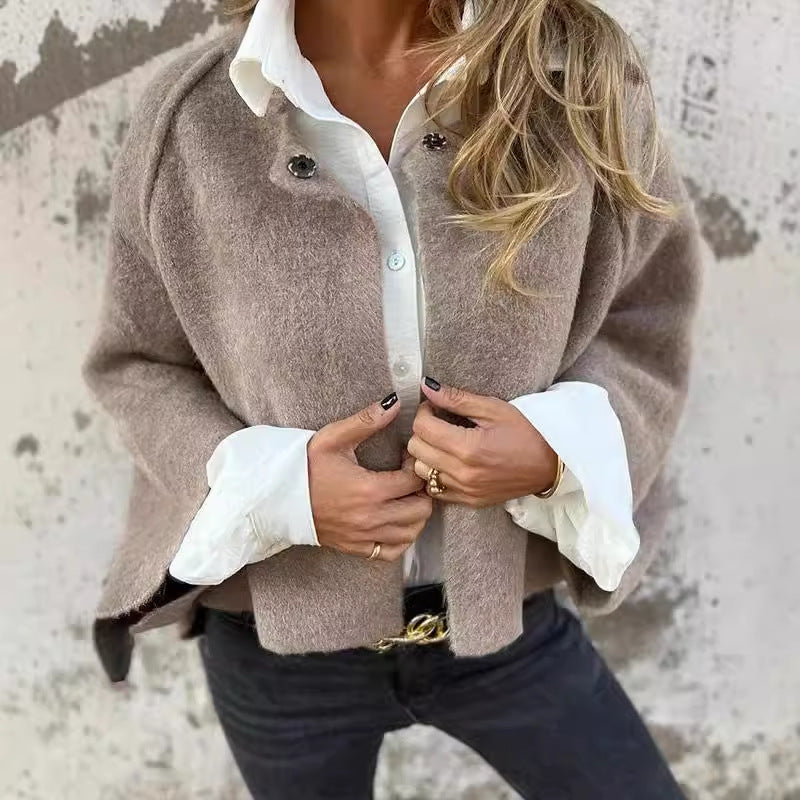Missimode™ - The perfect mid-season coat